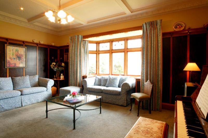 Highway House Bed And Breakfast Oamaru Exteriör bild